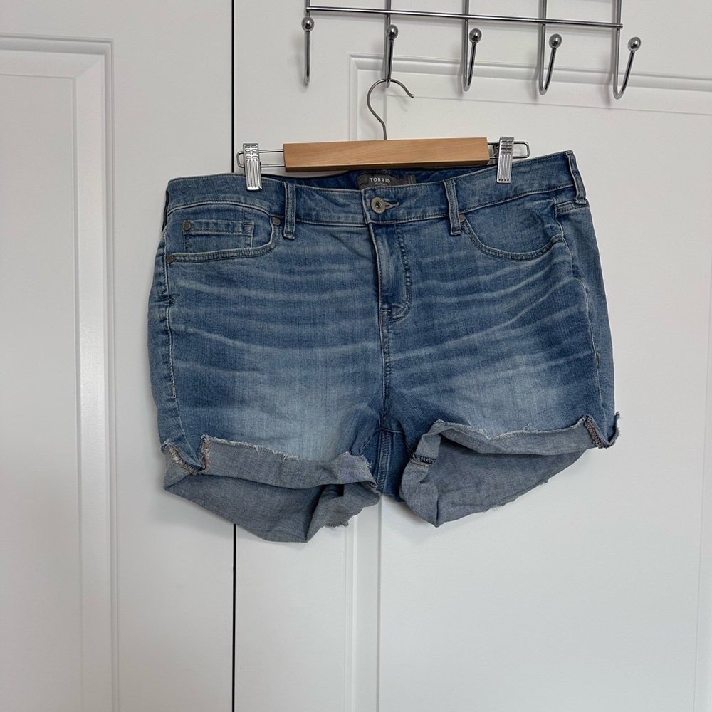 Torrid denim, med wash shorts